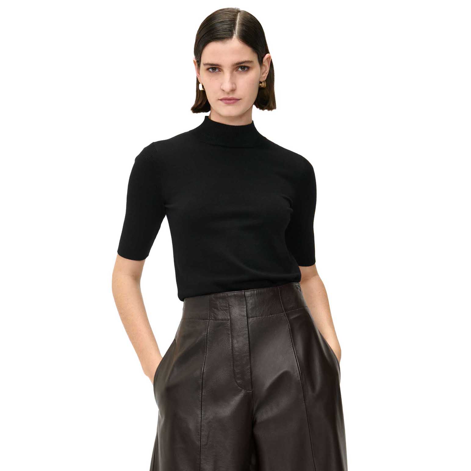 Veronika Maine Essential Short Sleeve Knit